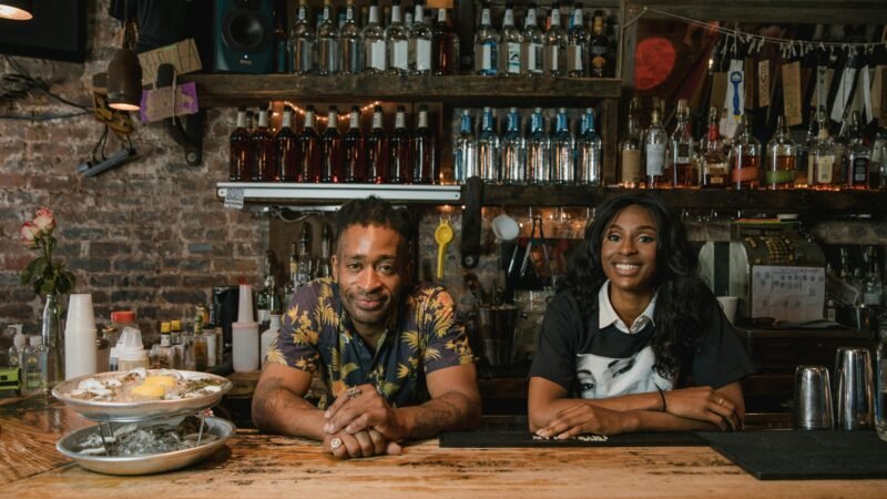 Empreender em casal em 2025: amor e negócios podem dar certo?